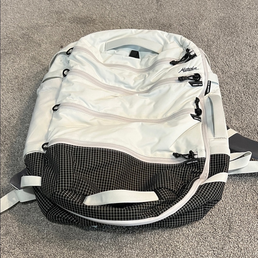 Matador SEG 28 White and Black
